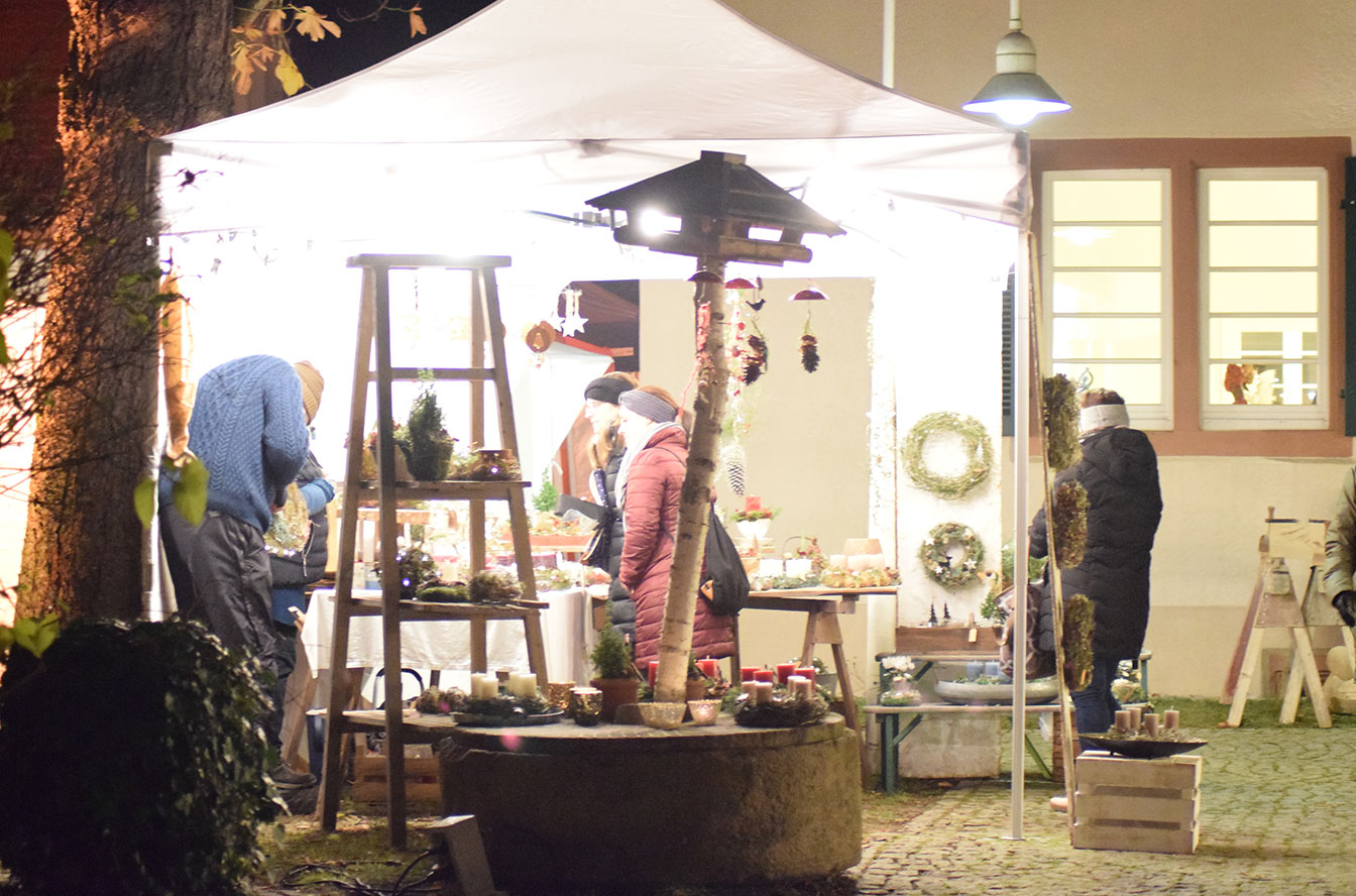 Weihnachtsmarkt Stand buchen